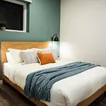The Stellar Condo - Cozy 2 Bedroom With Hot Tub