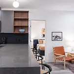 Snow & Swing Getaway - Three Bedrooms With Hot Tub