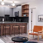 Snow & Swing Getaway - Three Bedrooms With Hot Tub