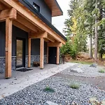 Camozzi Chalet Suite By Revelstoke Vacations