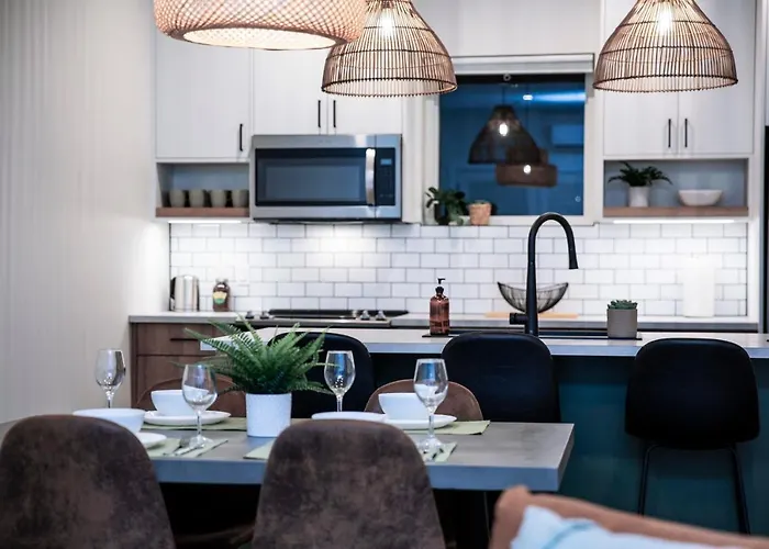 The Stellar Condo - Cozy 2 Bedroom With Hot Tub