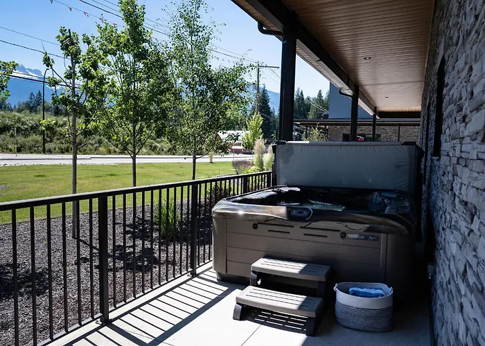 Rustic Retreat By Revelstoke Vacations