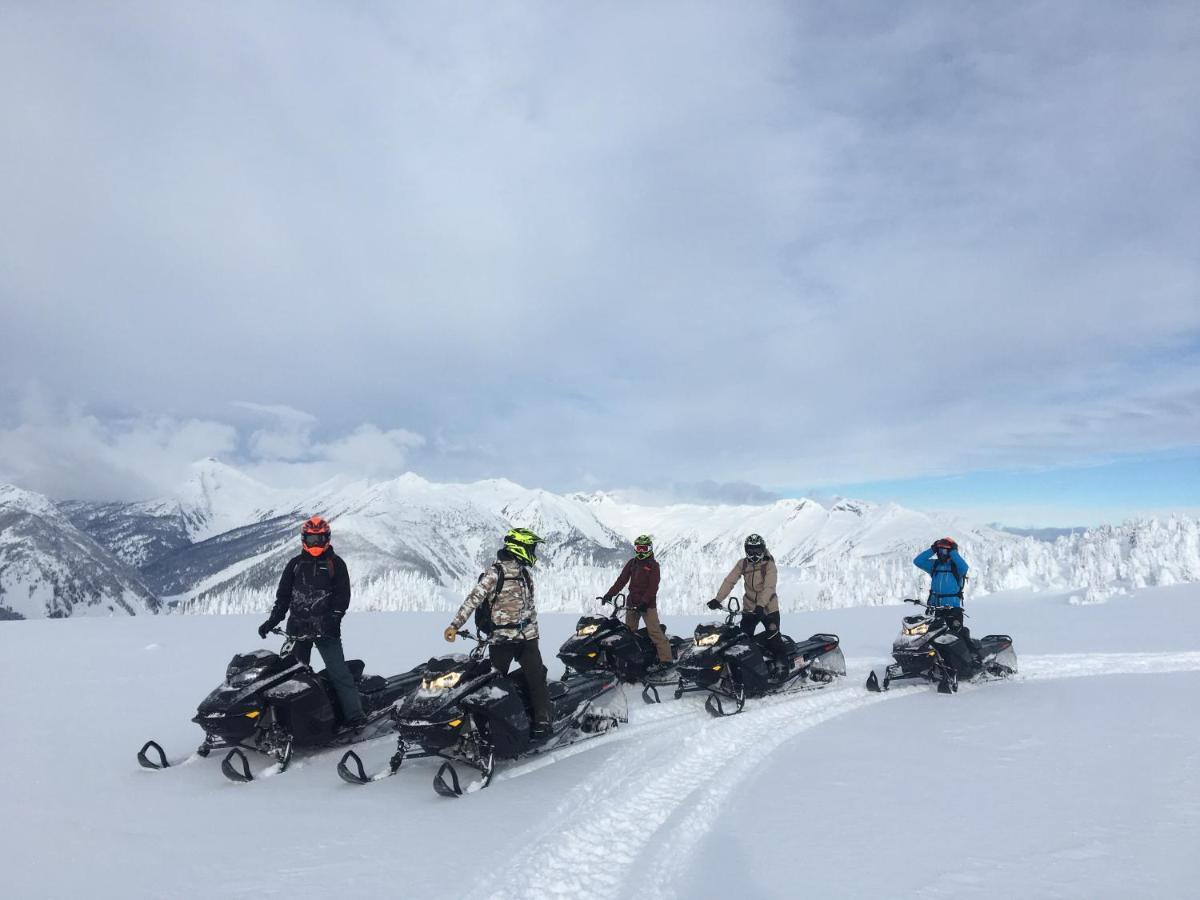 Glacier House & 4*