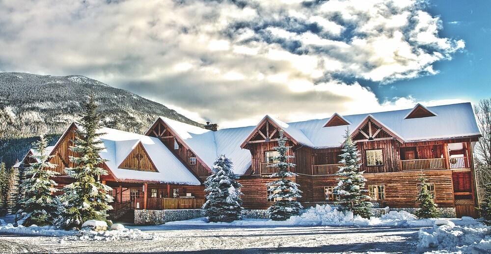 Glacier House & Resort 4*
