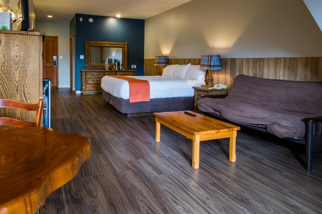 Glacier House & Resort 4*