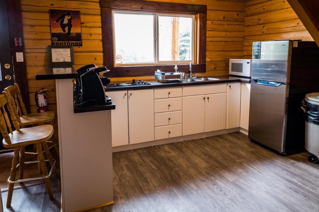 Glacier House & Resort