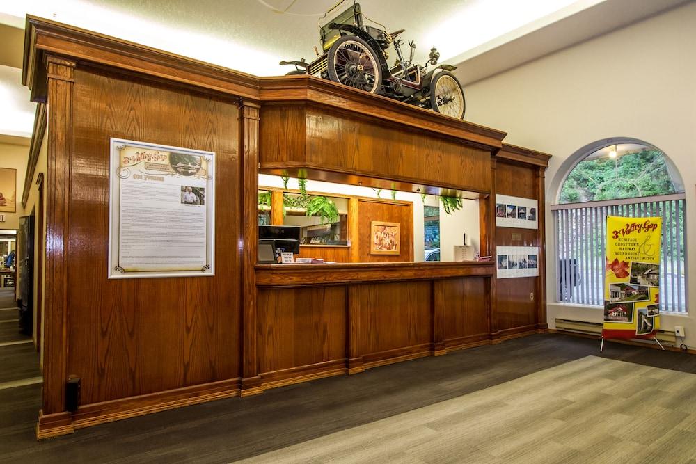 Three Valley Chateau Hotel Revelstoke