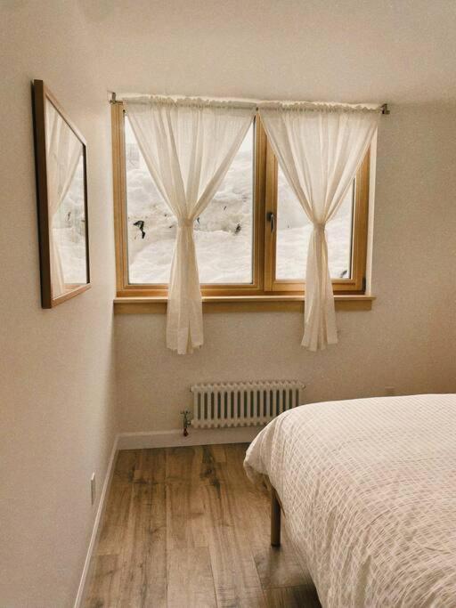The Burrow - Downtown Apartment Revelstoke