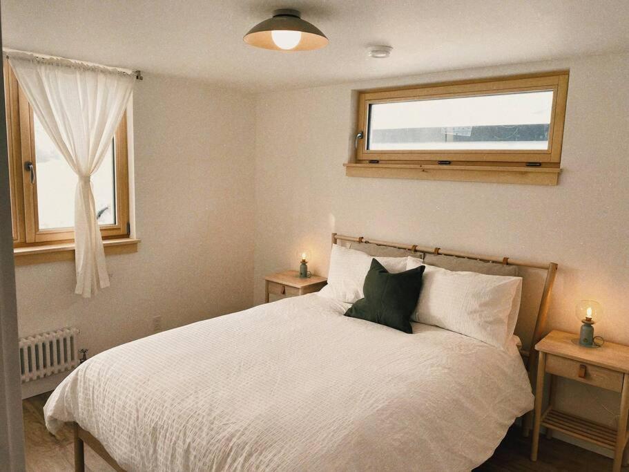 The Burrow - Downtown Apartment *