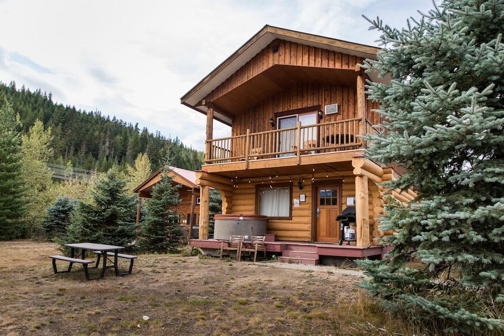 Glacier House & Resort