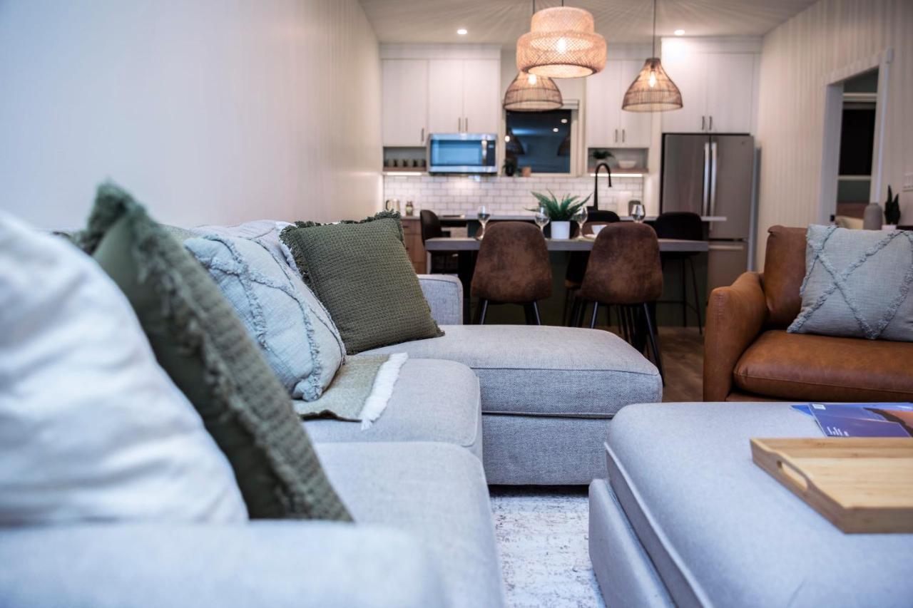 The Stellar - Cozy 2 Bedroom With Hot Tub * Revelstoke