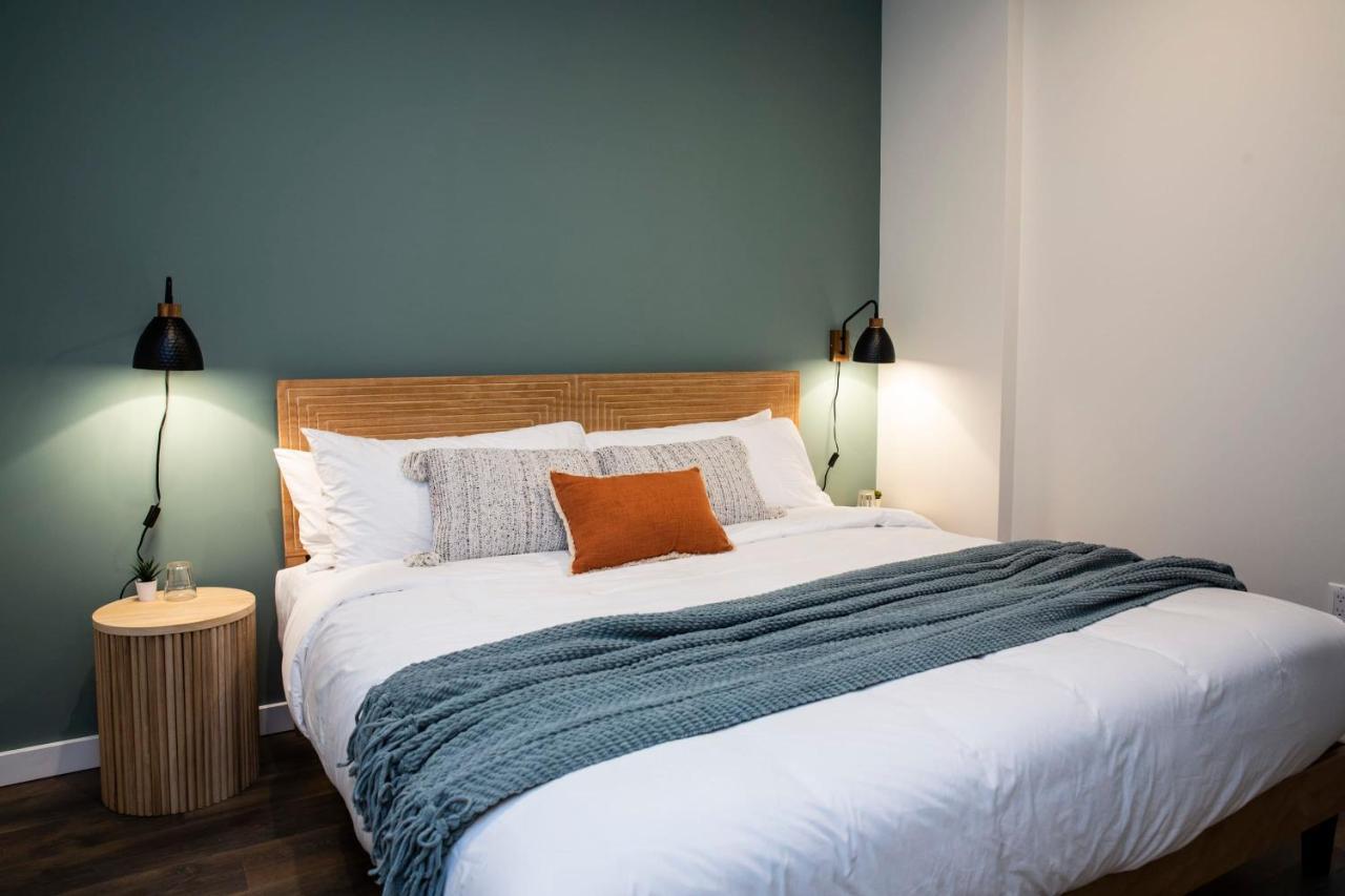 The Stellar - Cozy 2 Bedroom With Hot Tub Apartment Revelstoke