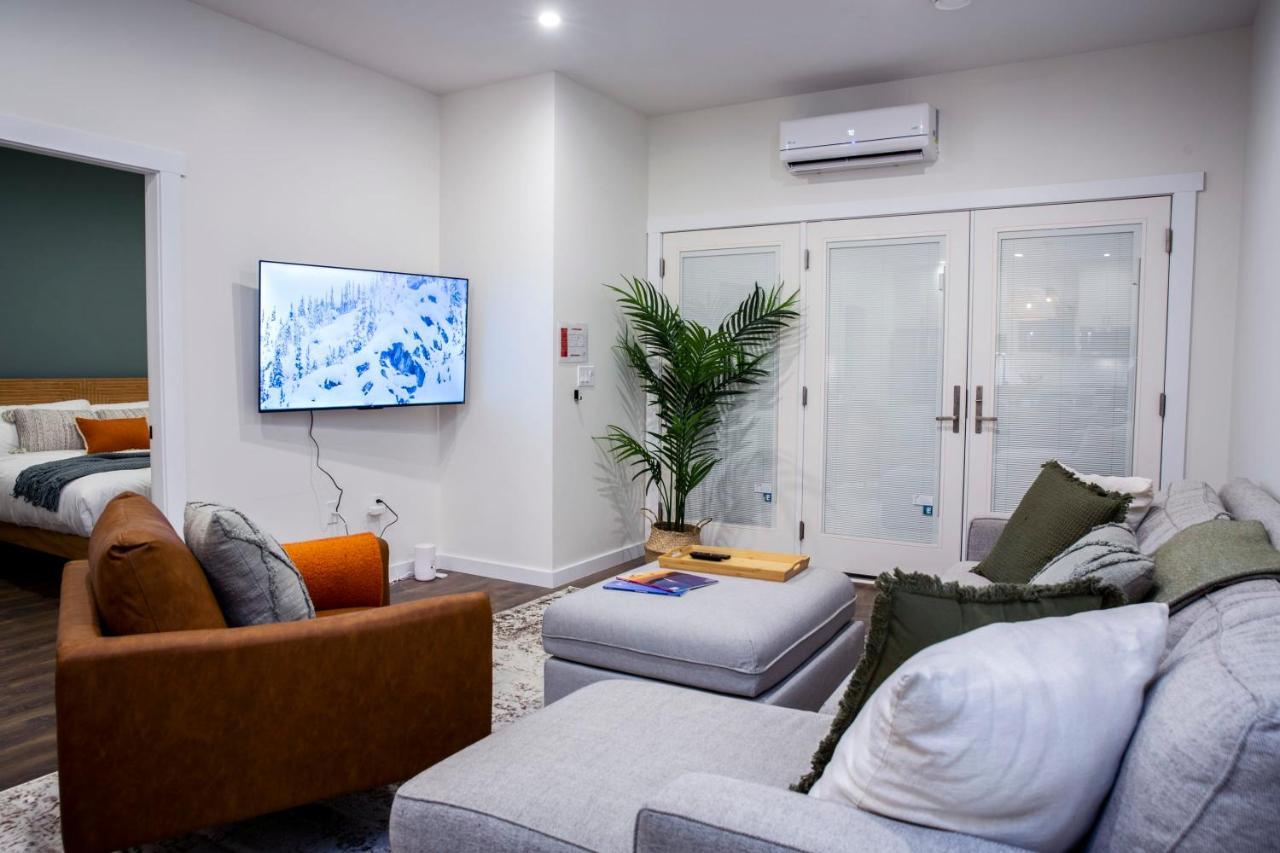 The Stellar - Cozy 2 Bedroom With Hot Tub Revelstoke