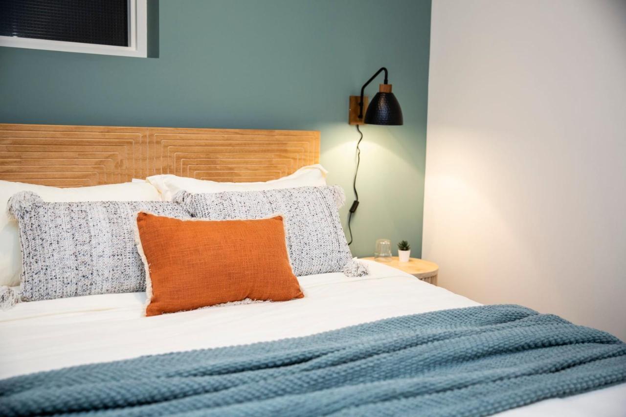 The Stellar - Cozy 2 Bedroom With Hot Tub * Revelstoke