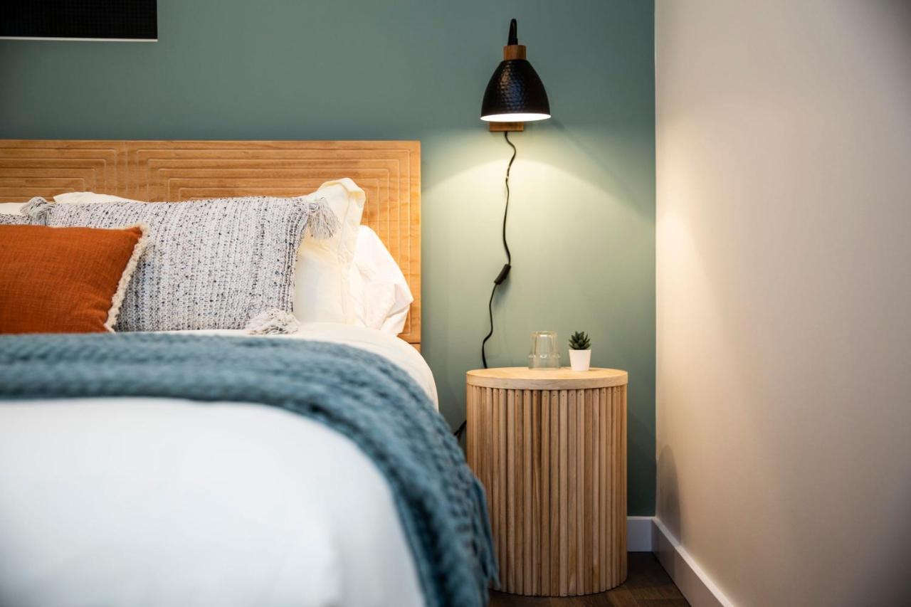 The Stellar - Cozy 2 Bedroom With Hot Tub Revelstoke