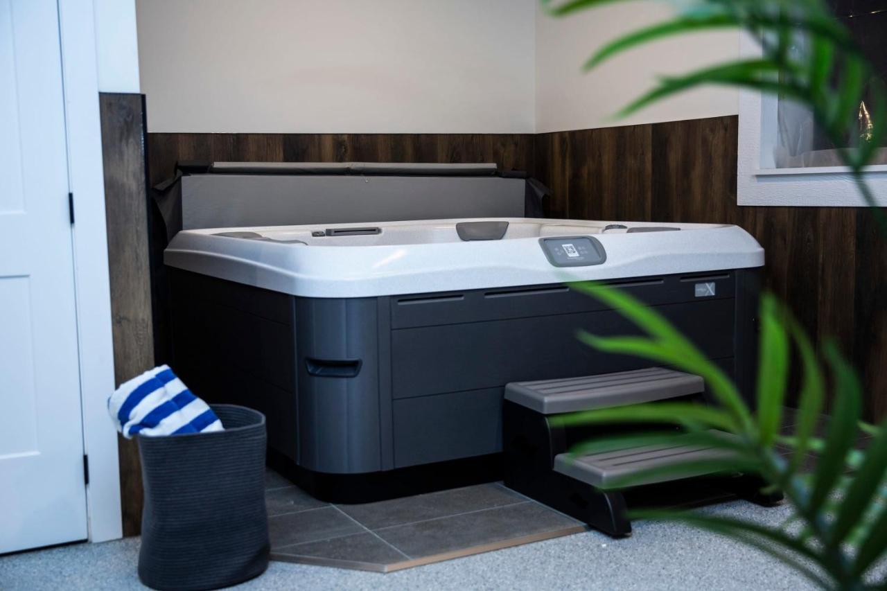 The Stellar - Cozy 2 Bedroom With Hot Tub Apartment *