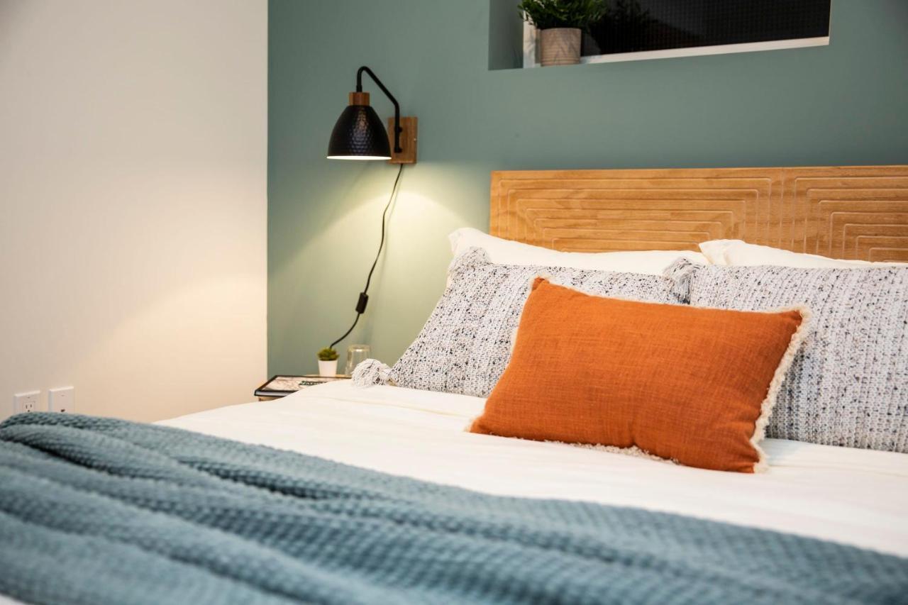The Stellar - Cozy 2 Bedroom With Hot Tub Revelstoke