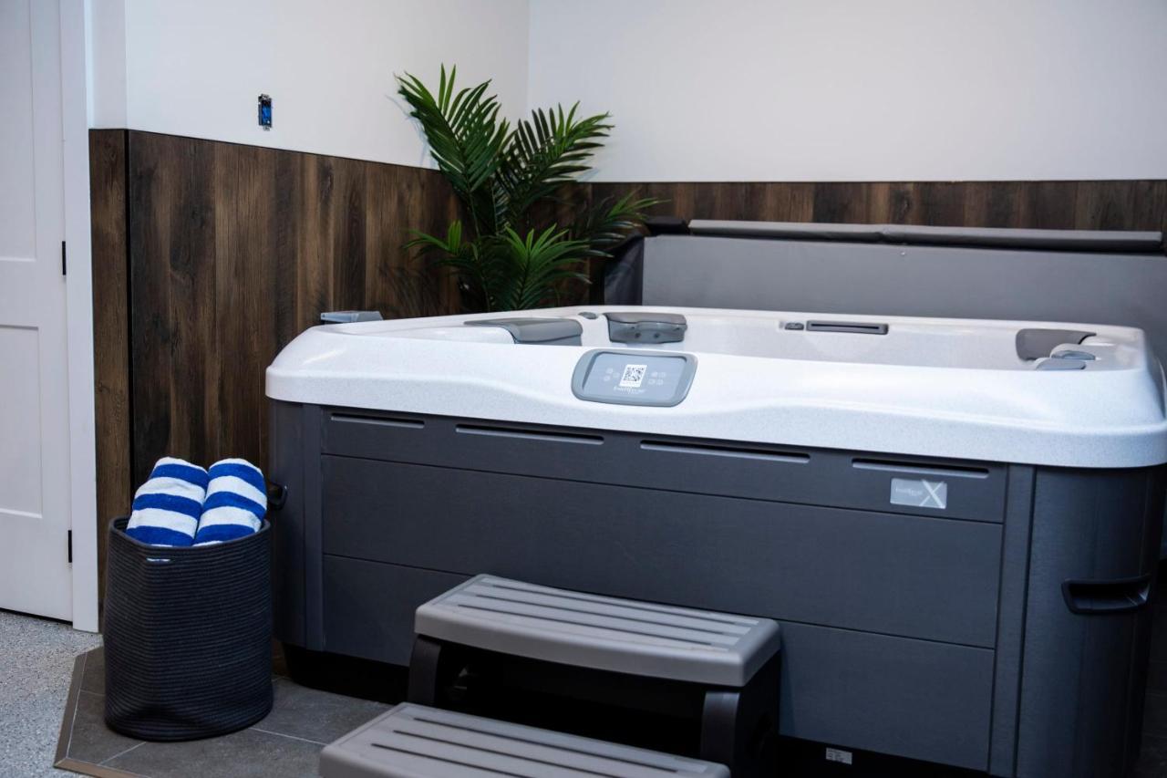 The Stellar - Cozy 2 Bedroom With Hot Tub
