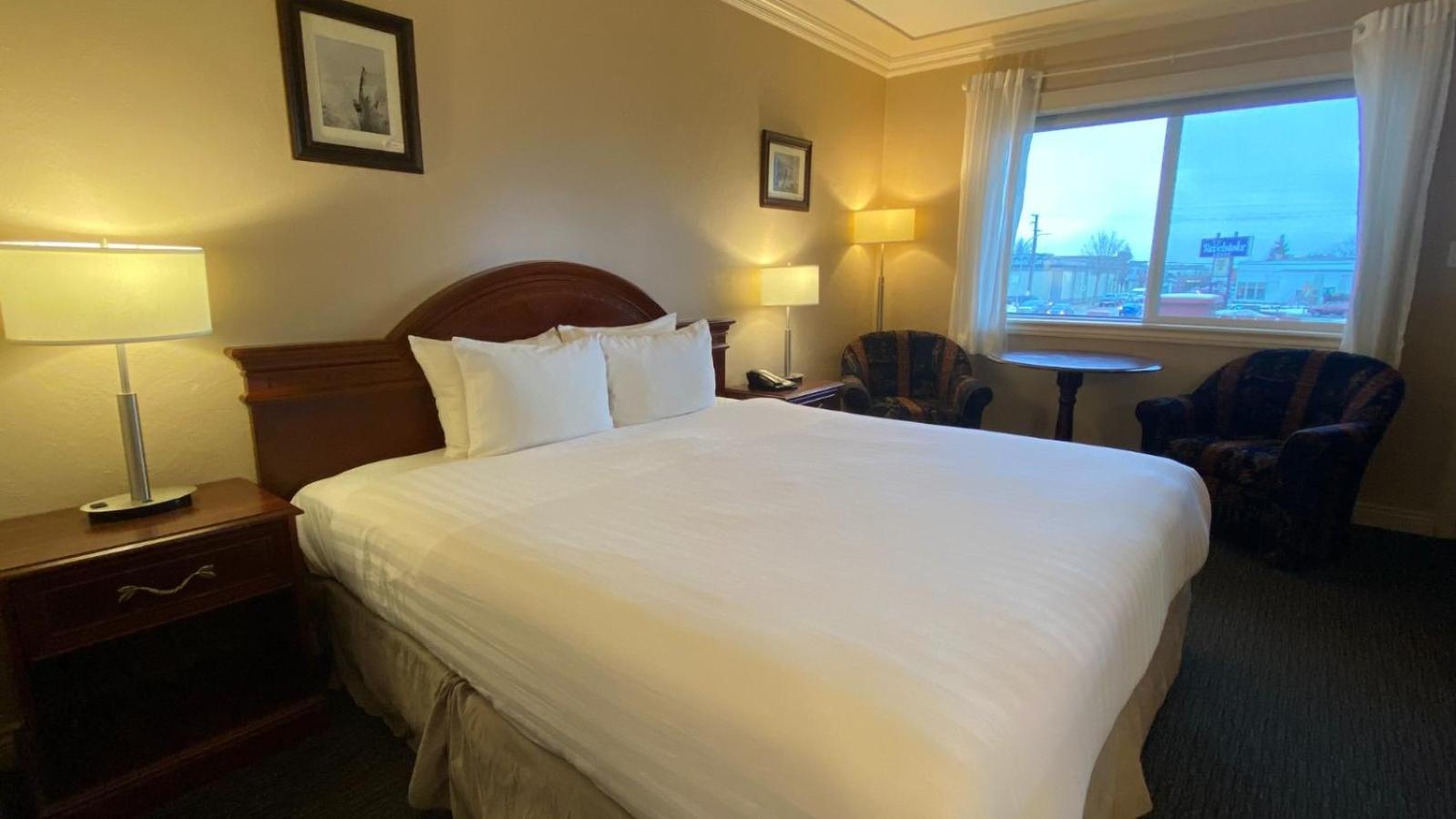 Motel Revelstoke Lodge 2*