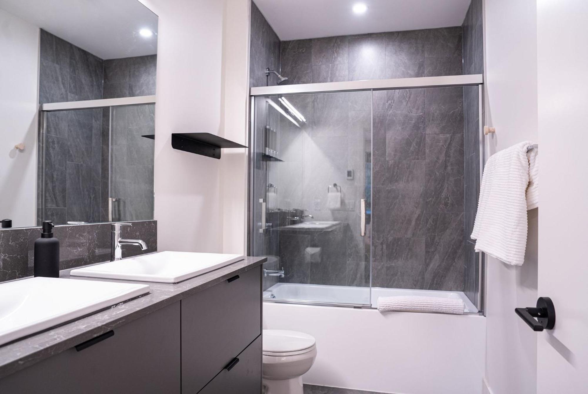 Holiday home Snow & Swing Getaway - Three Bedrooms With Hot Tub Revelstoke