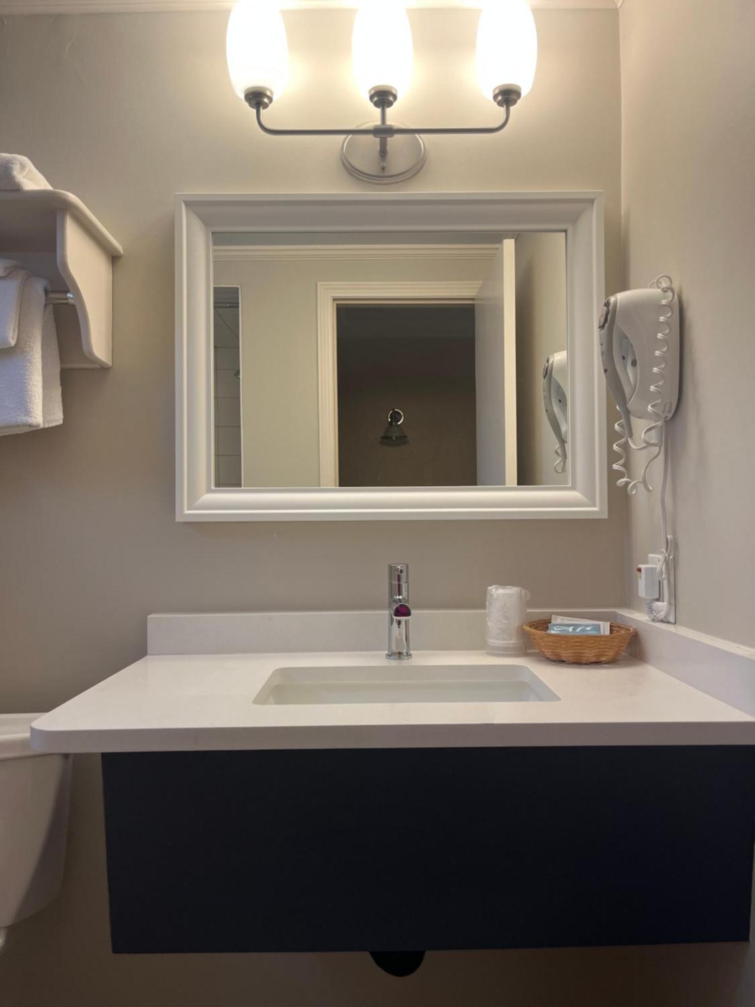 Motel Revelstoke Lodge 2*
