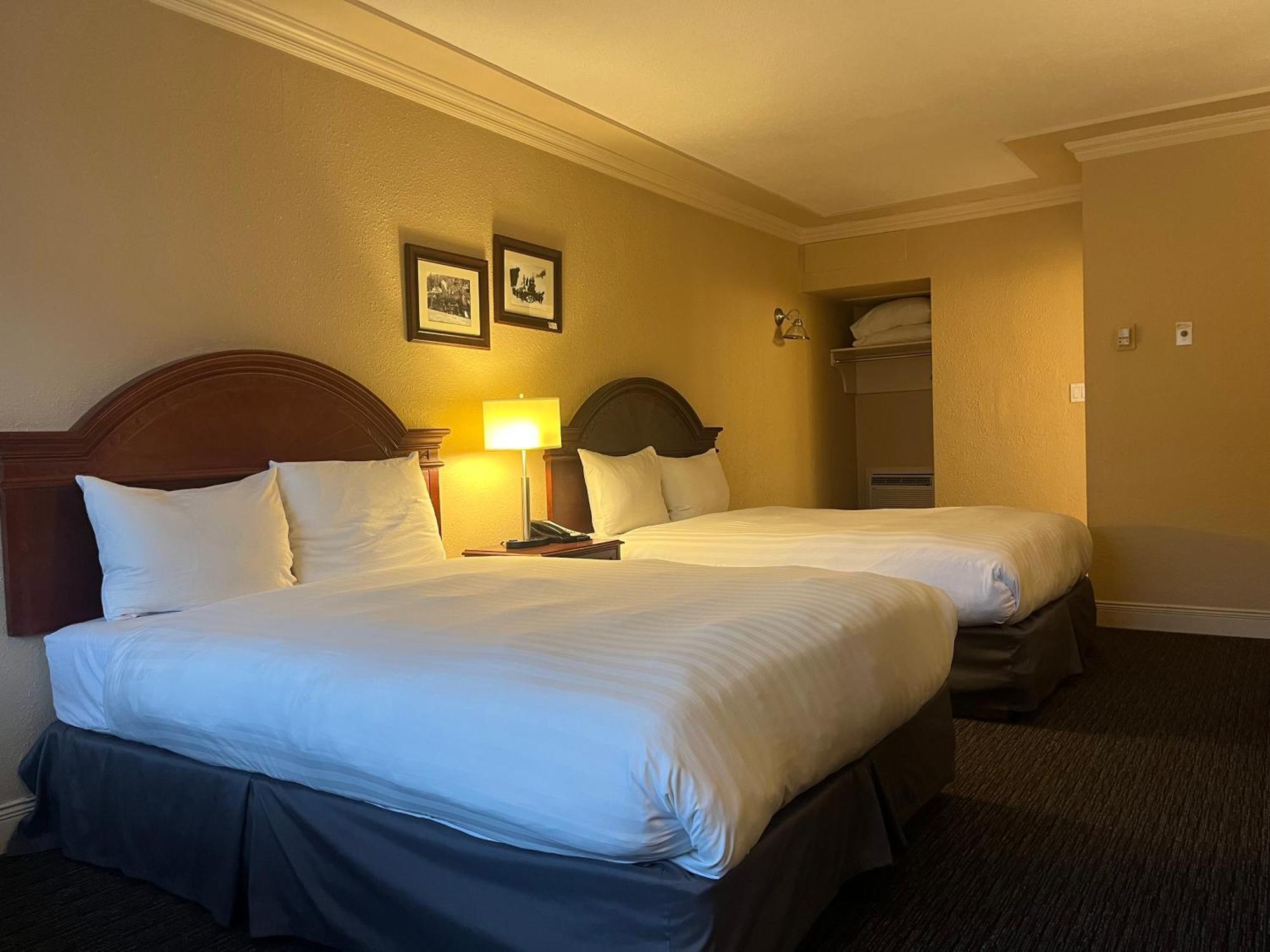 Motel Revelstoke Lodge