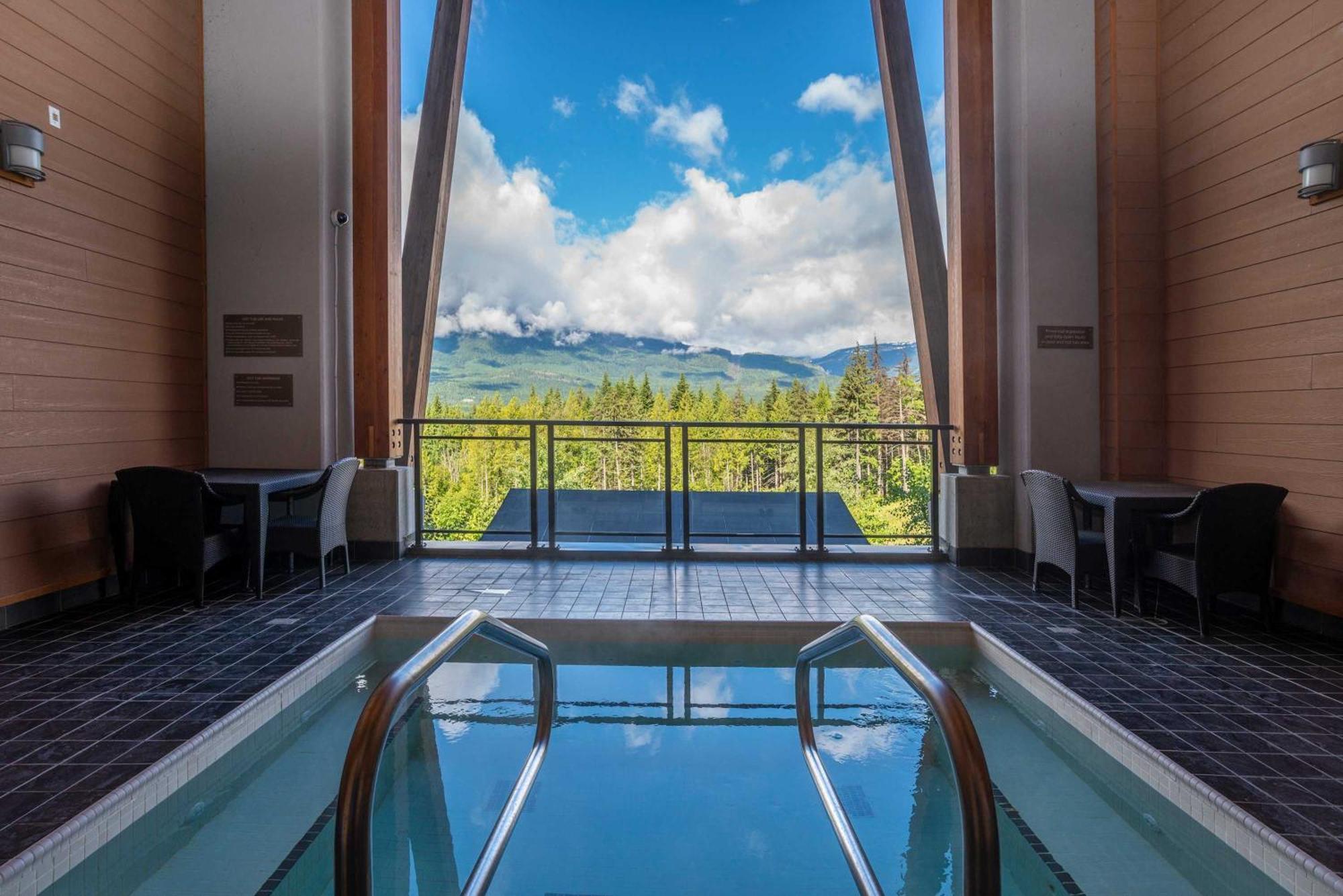 Sutton Place Mountain Resort 4*
