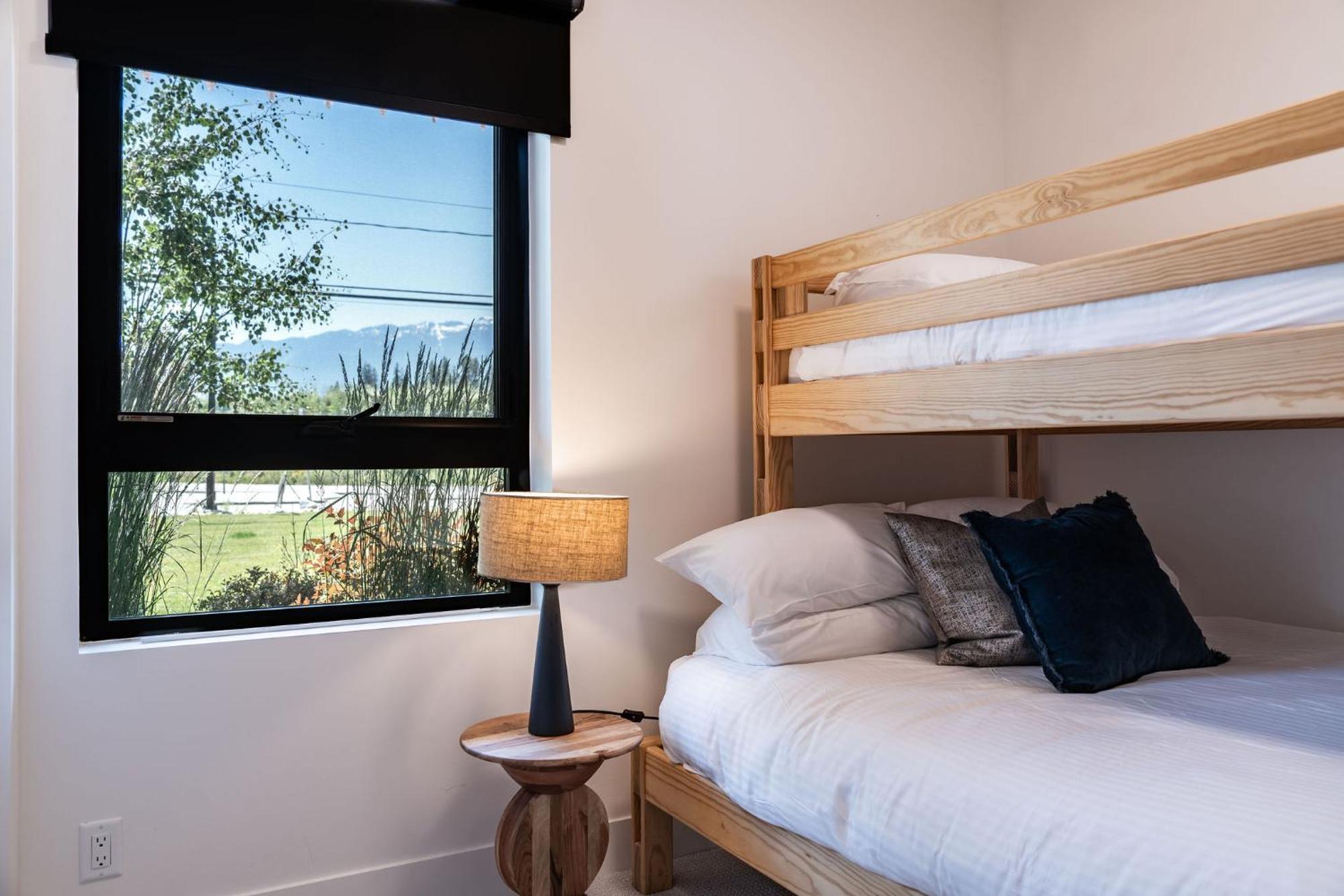 Rustic Retreat By Vacations Apartment
