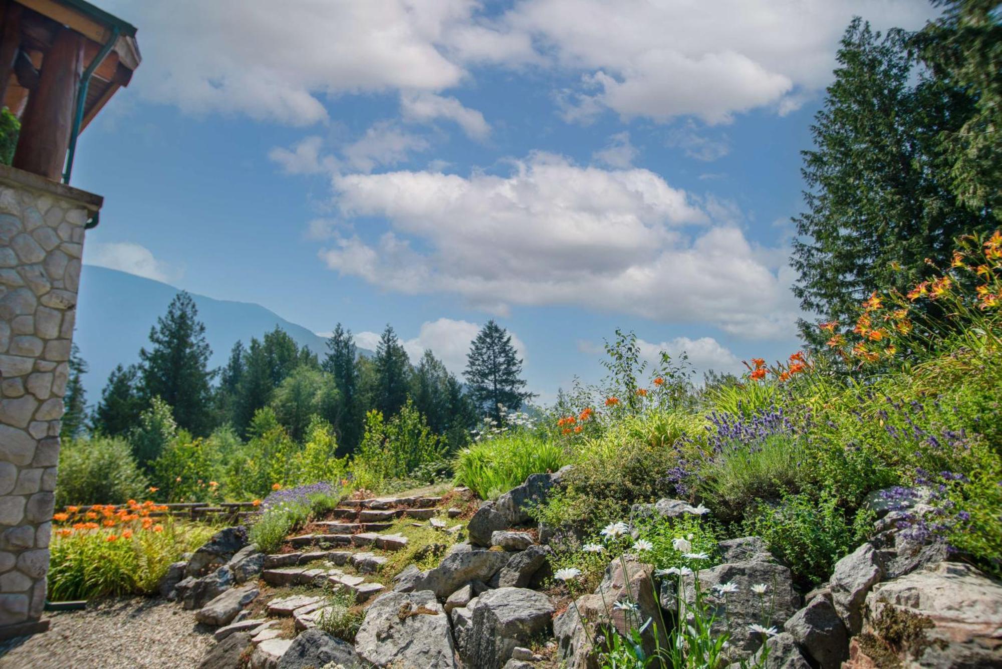 Coast Hillcrest Revelstoke