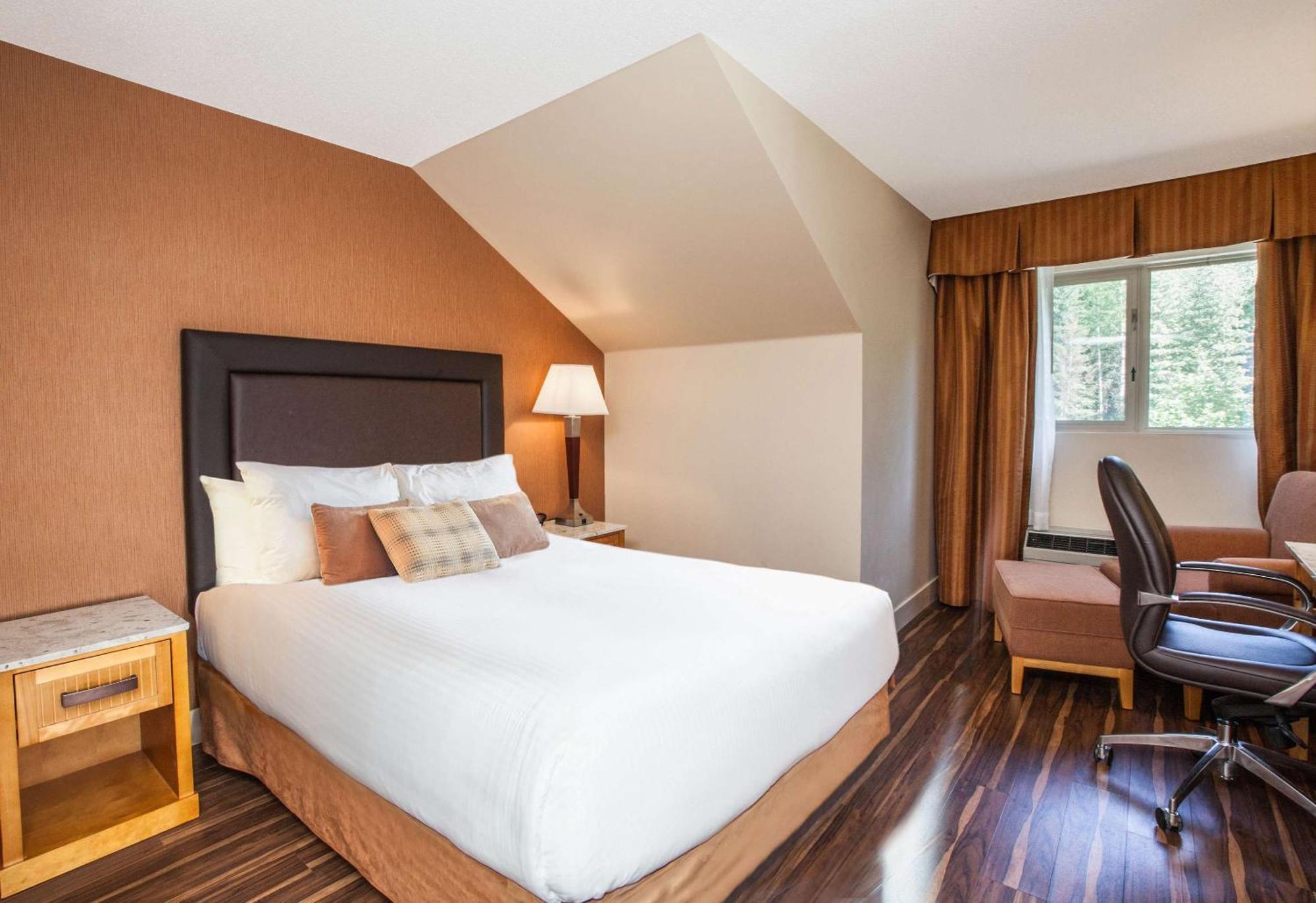 Coast Hillcrest Revelstoke