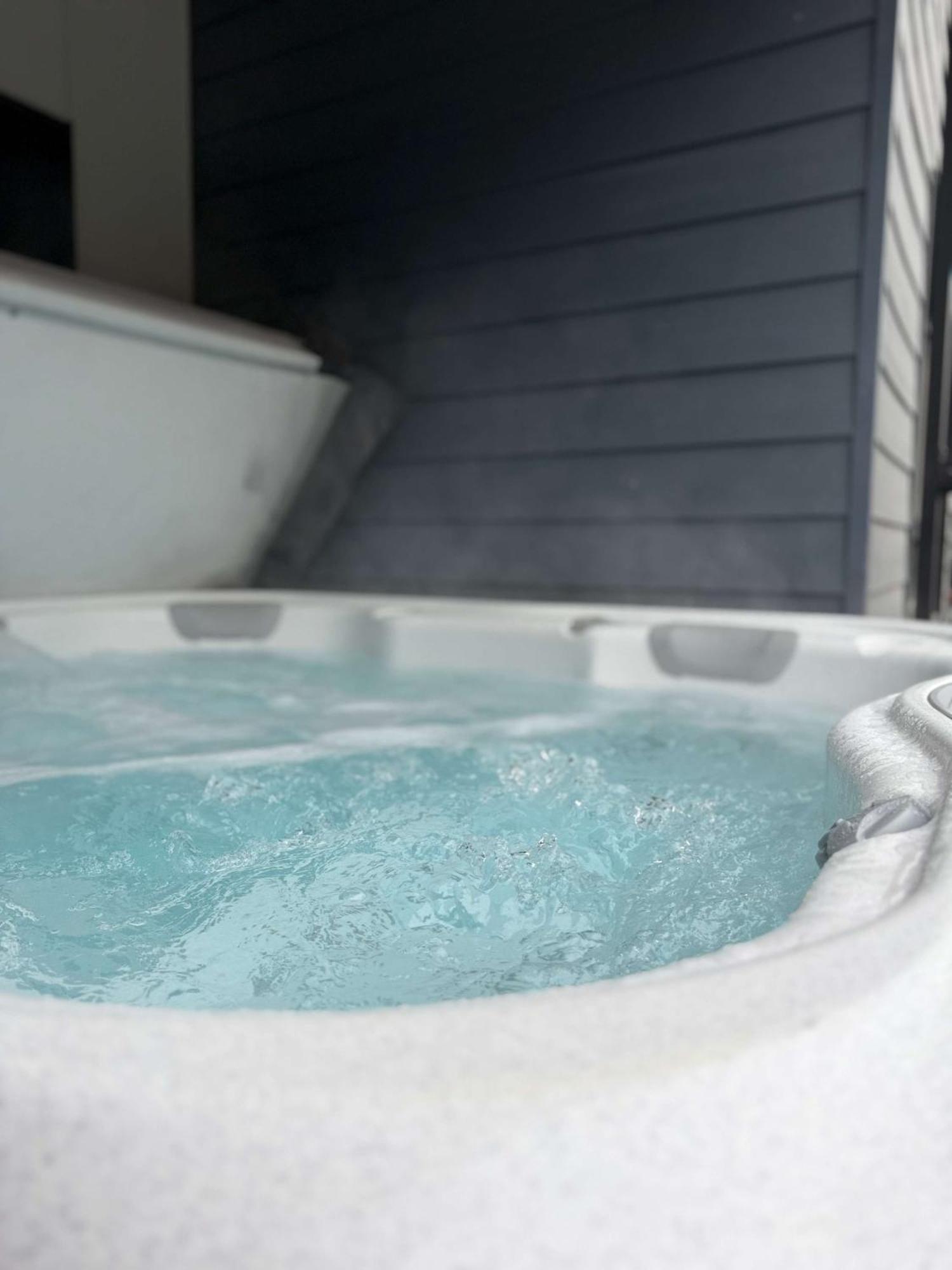 Holiday home Snow & Swing Getaway - Three Bedrooms With Hot Tub
