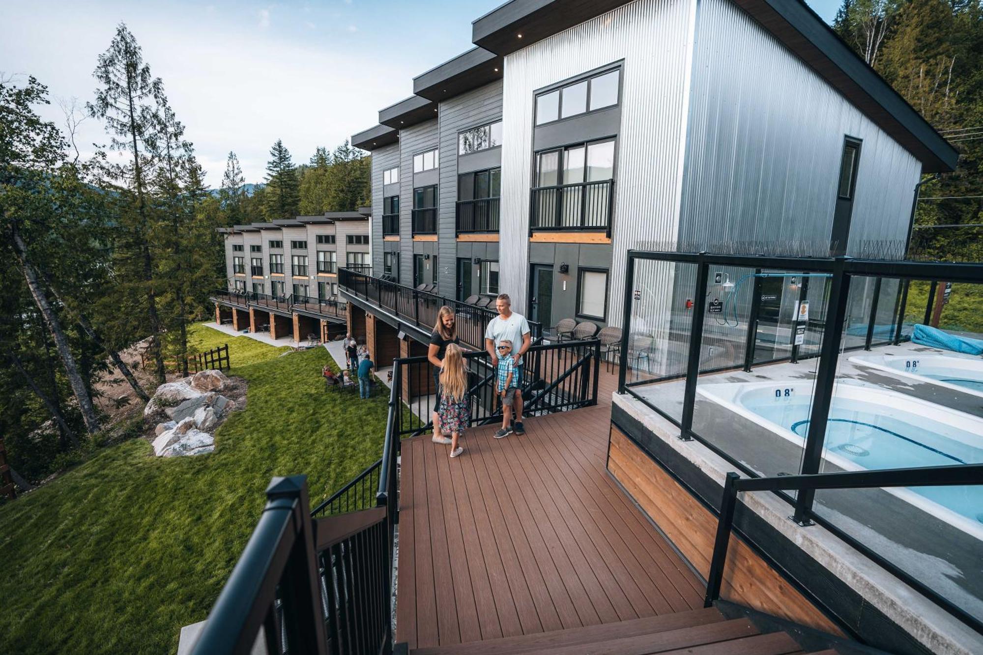Hotel Basecamp 4*
