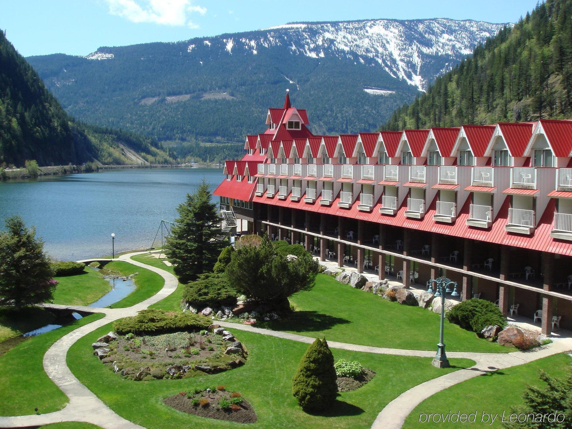 Three Valley Chateau Hotel