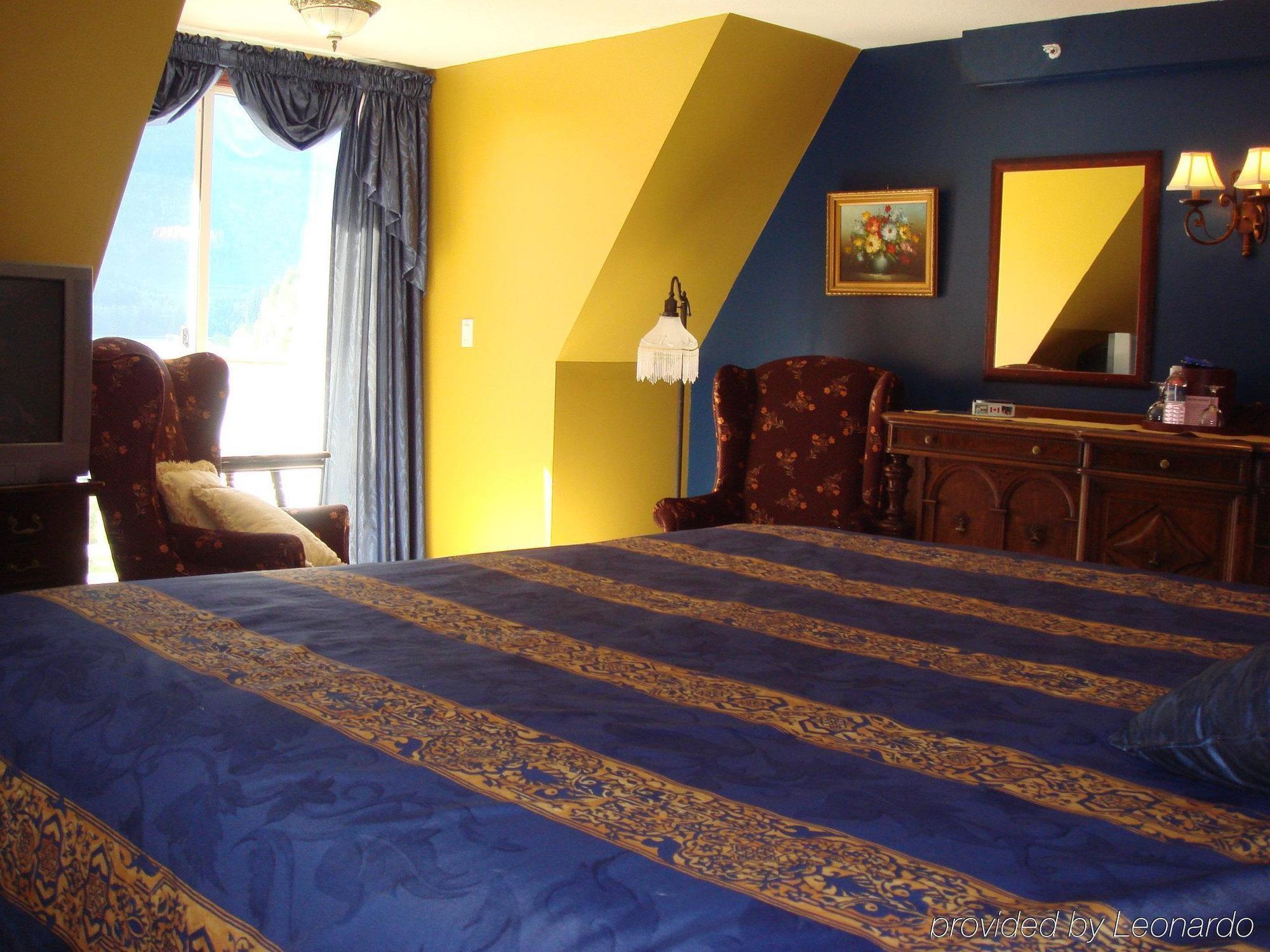 Three Valley Chateau Hotel