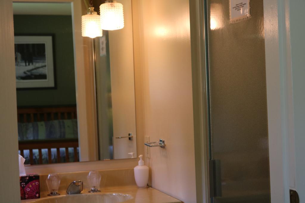 Bed & Breakfast Mulvehill Creek Wilderness And Wedding Chapel