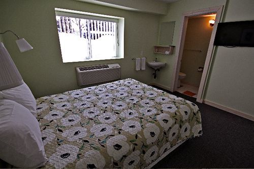 The Cube In Inn Revelstoke