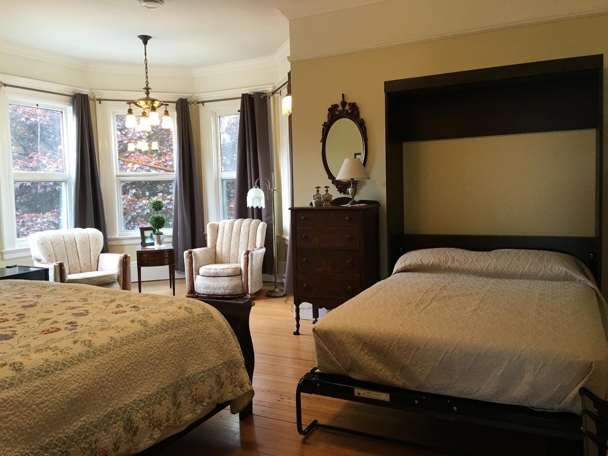 Mccarty House Bed & Breakfast Revelstoke