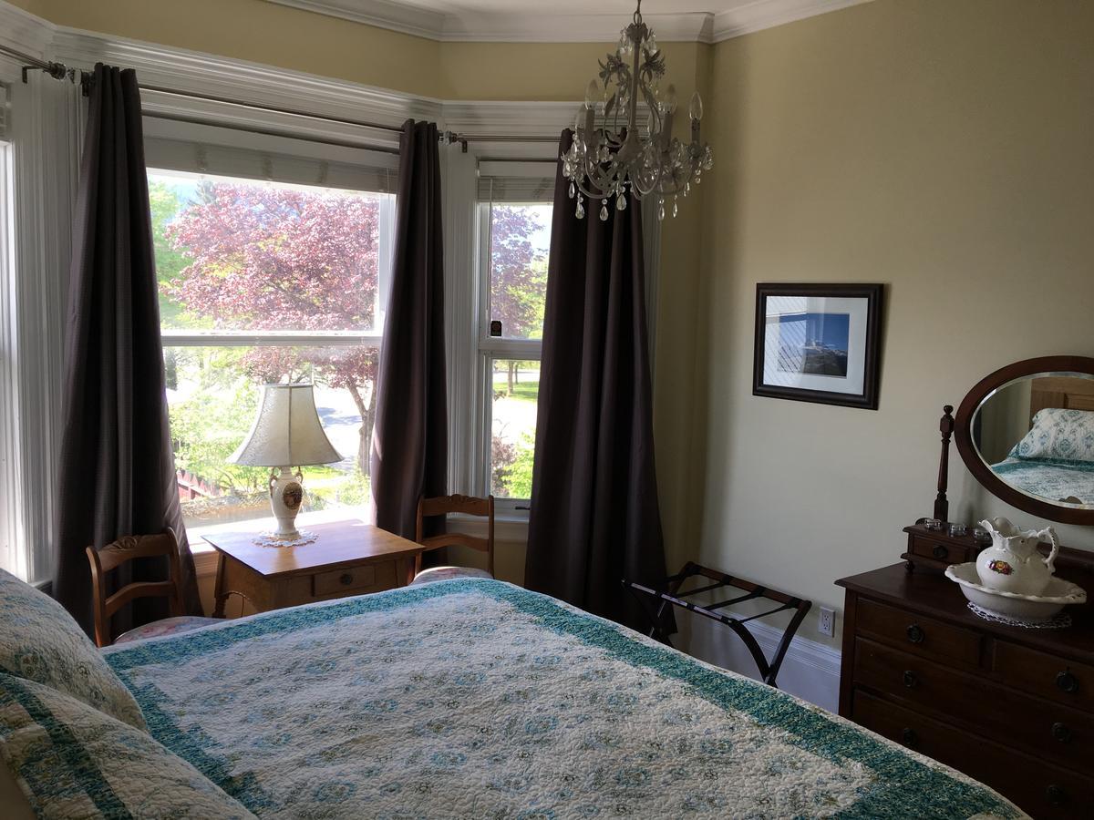 Mccarty House * Revelstoke