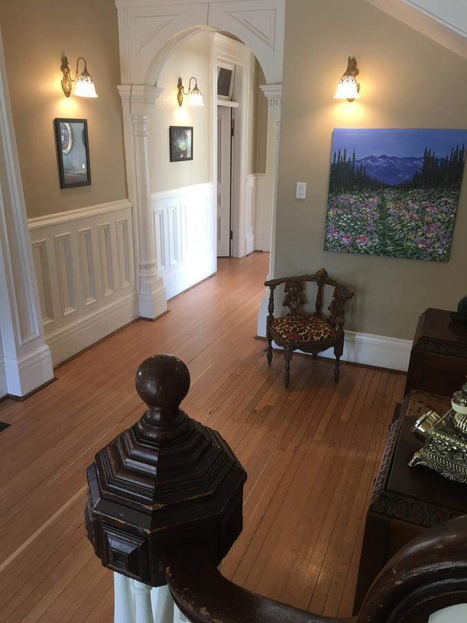 Mccarty House * Revelstoke