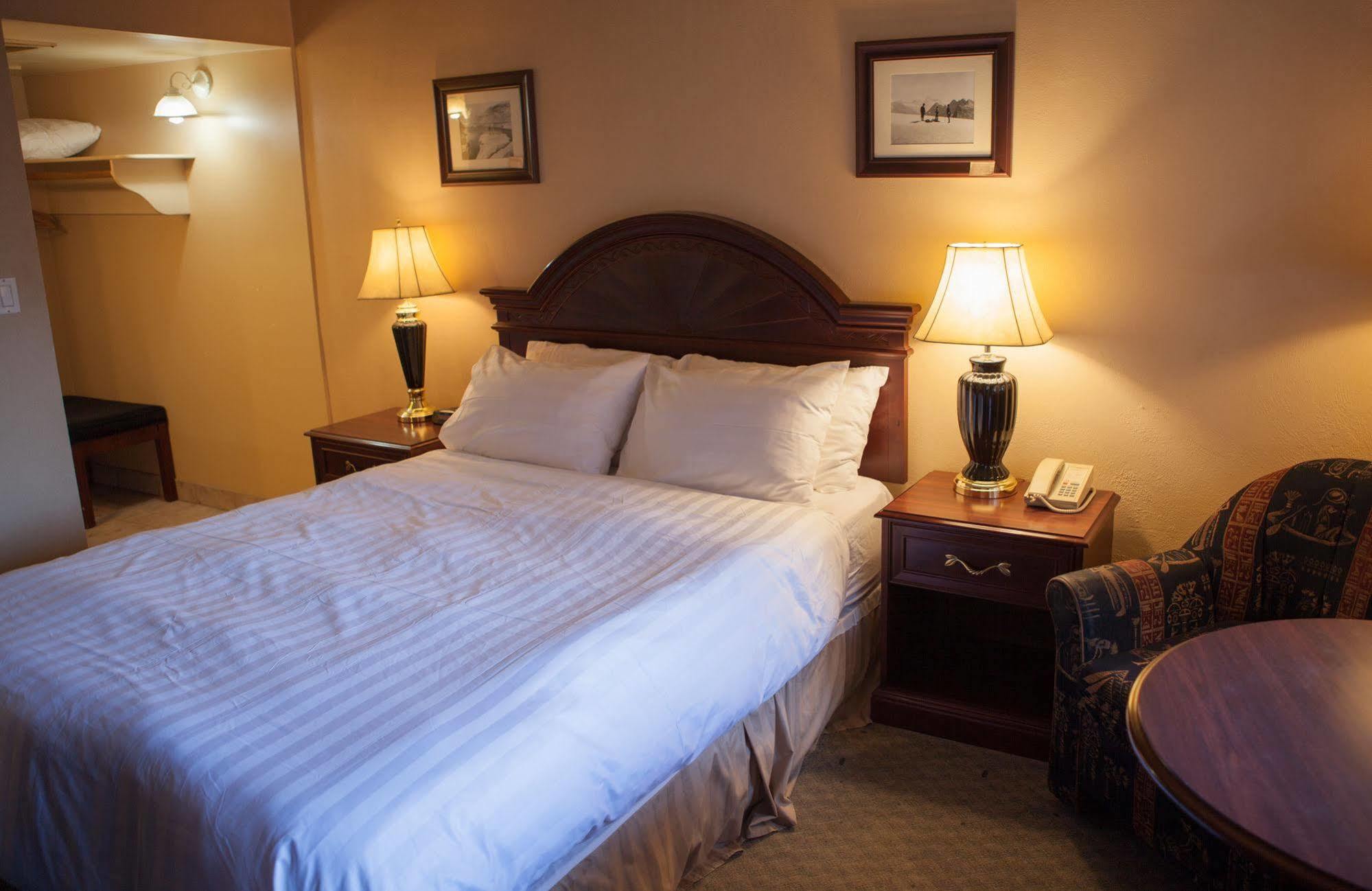 Revelstoke Lodge Motel 2*
