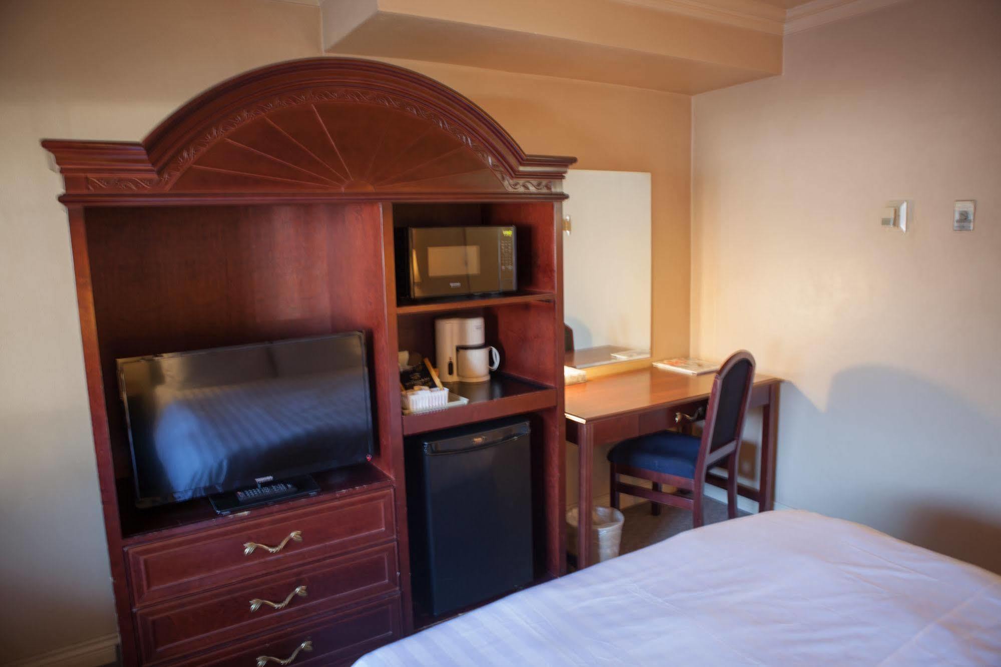 Motel Revelstoke Lodge 2*