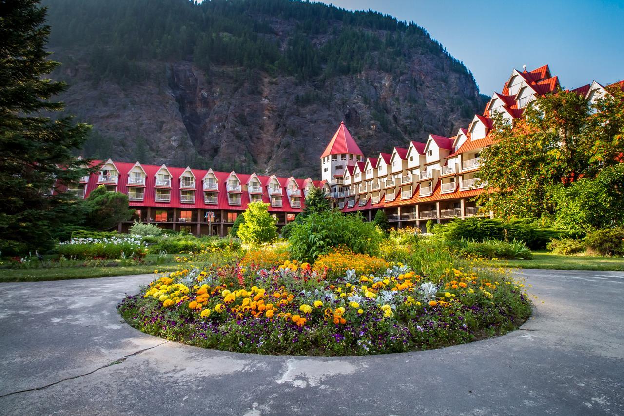 Three Valley Chateau Hotel
