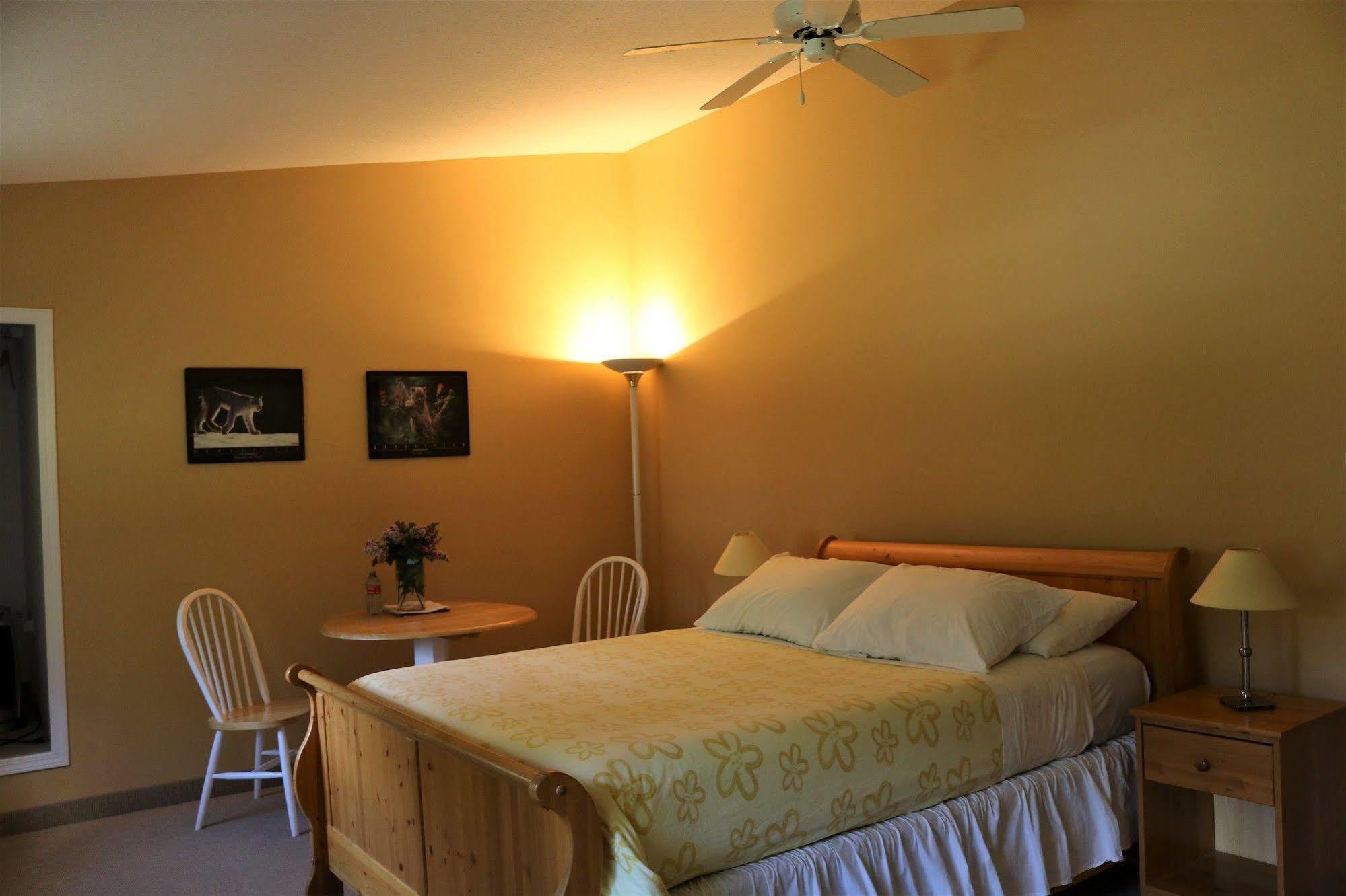 Bed & Breakfast Mulvehill Creek Wilderness And Wedding Chapel 5*