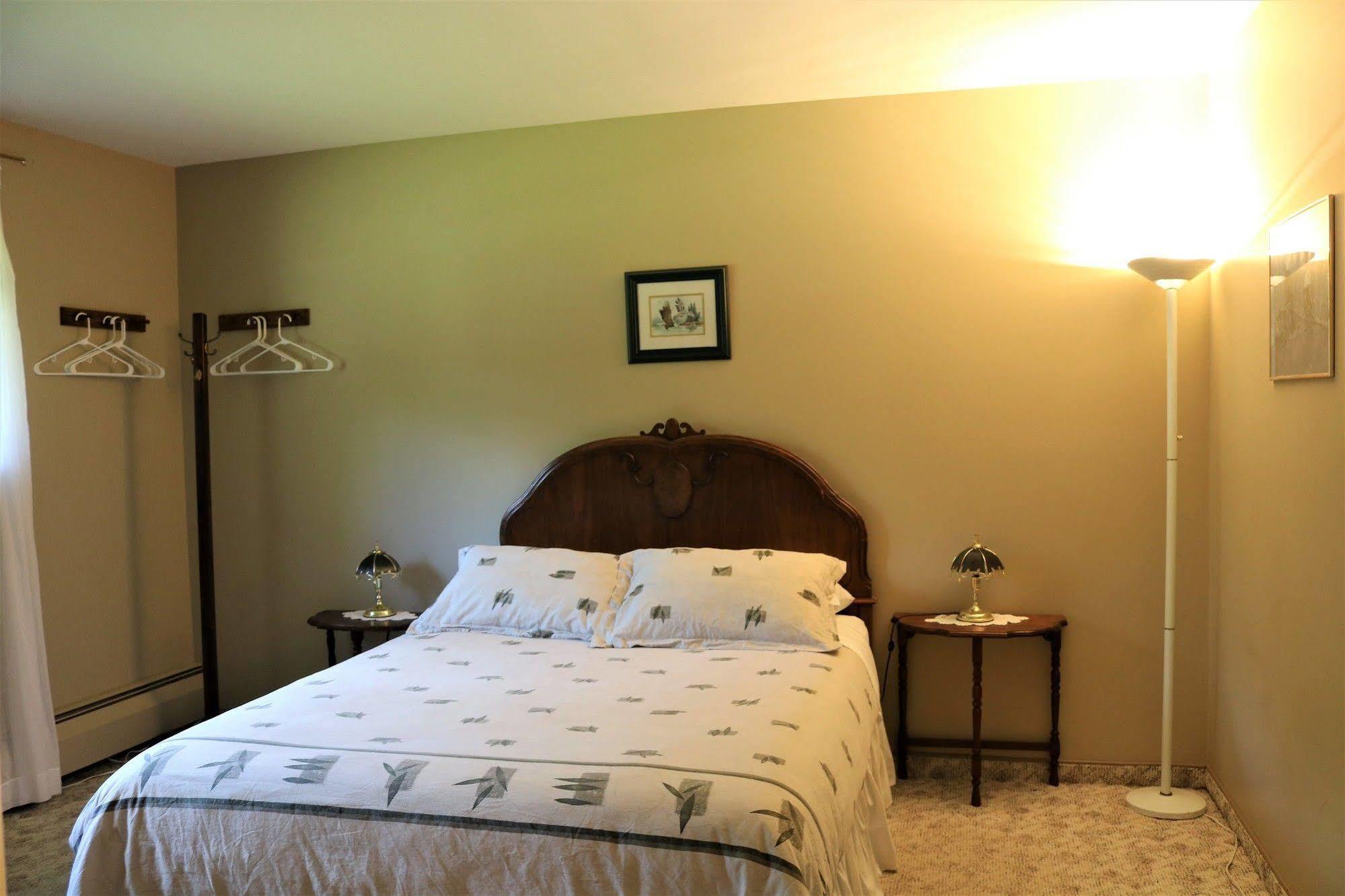 Bed & Breakfast Mulvehill Creek Wilderness And Wedding Chapel