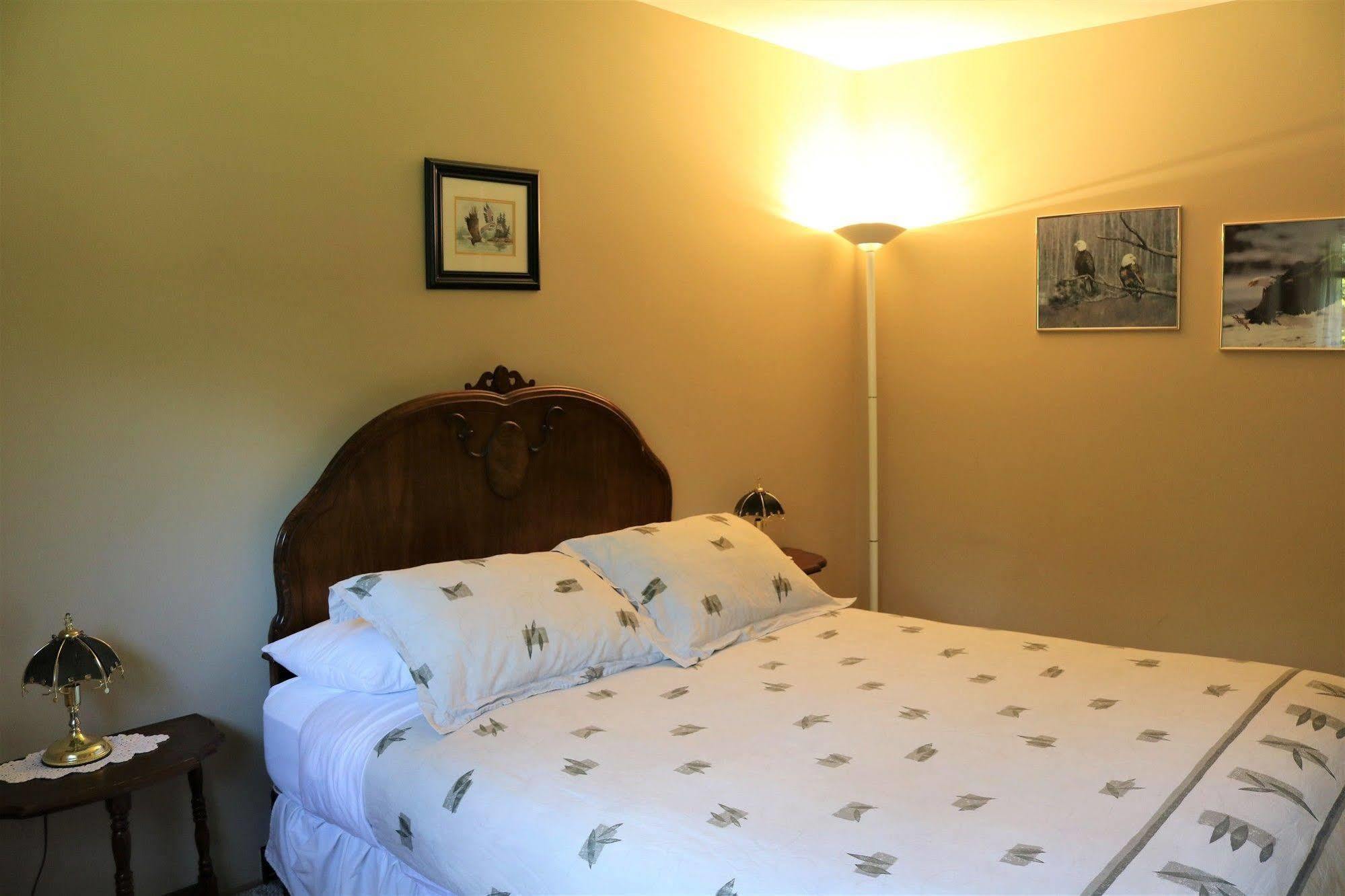 Mulvehill Creek Wilderness And Wedding Chapel Bed & Breakfast Revelstoke