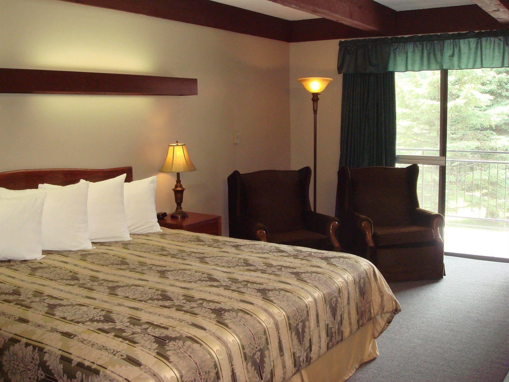 Hotel Three Valley Chateau Revelstoke