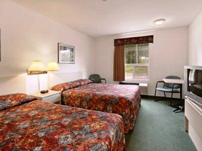 Super 8 By Wyndham Bc Motel