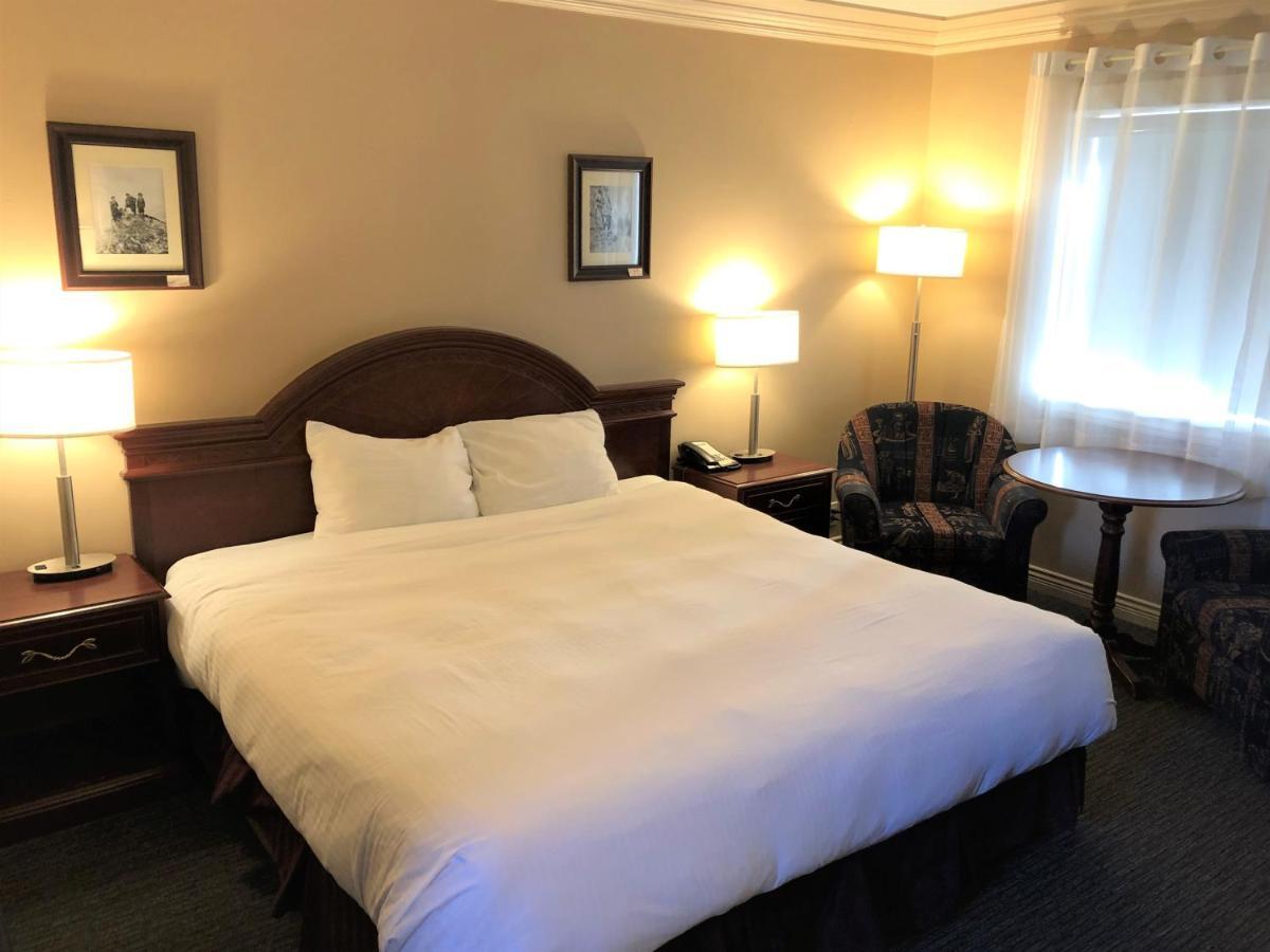 Motel Revelstoke Lodge 2*